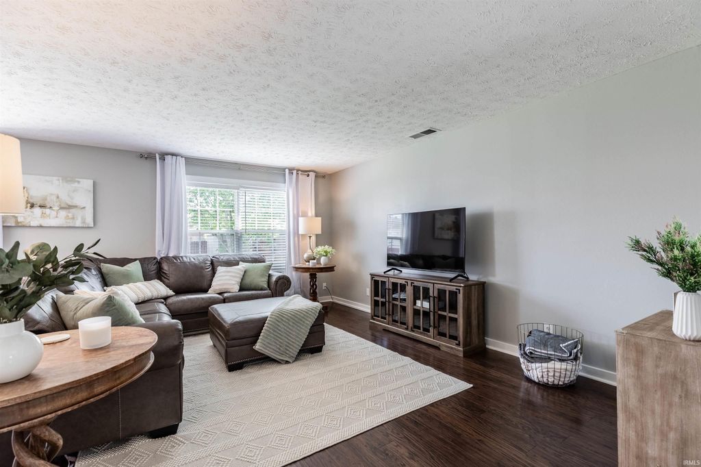 Photo of 2840 Ohunter Avenue, Newburgh, IN 47630 (MLS # 202620734)