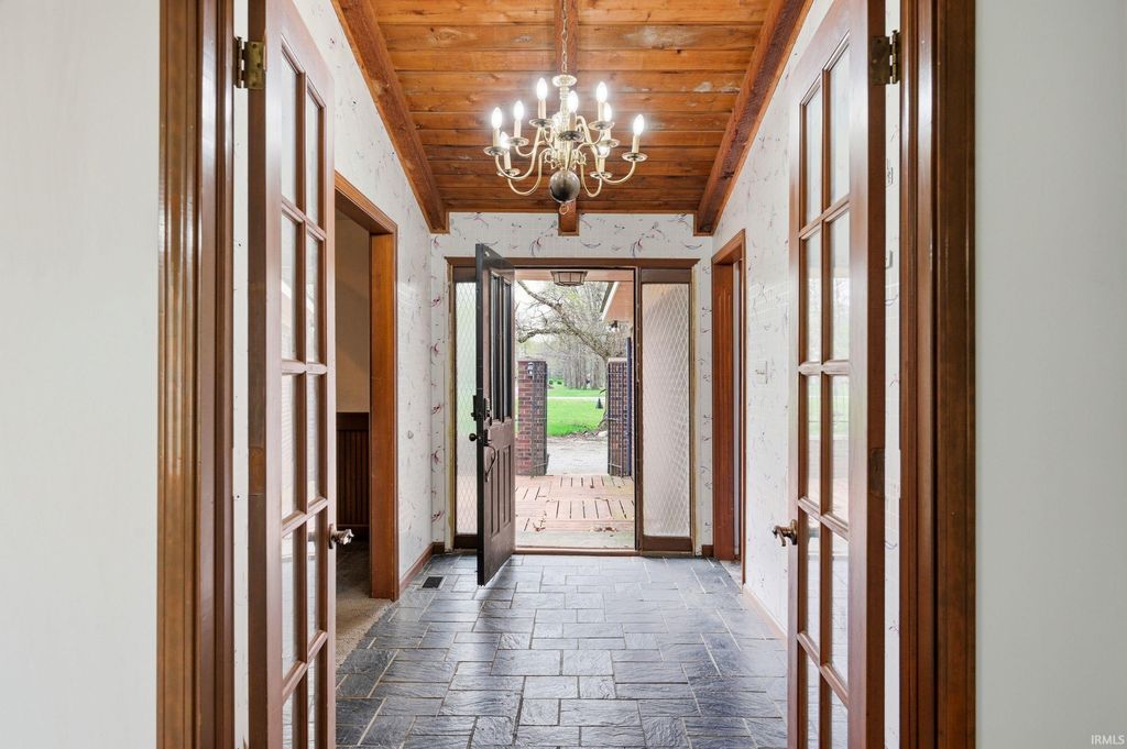 Photo of 592 N 700 W, Greenfield, IN 46140 (MLS # 202613367)