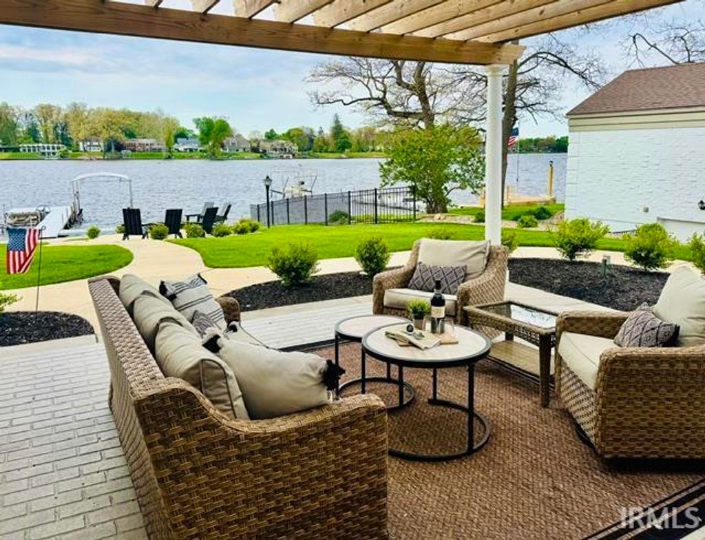 Photo of 1901 E Greenleaf Boulevard, Elkhart, IN 46514 (MLS # 202611258)