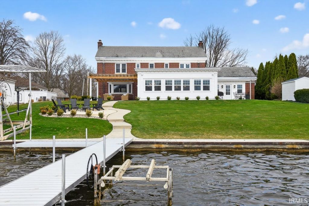 Photo of 1901 Greenleaf Boulevard, Elkhart, IN 46514 (MLS # 202611258)