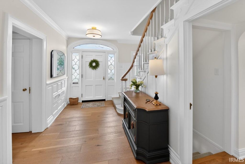 Photo of 1901 Greenleaf Boulevard, Elkhart, IN 46514 (MLS # 202611258)