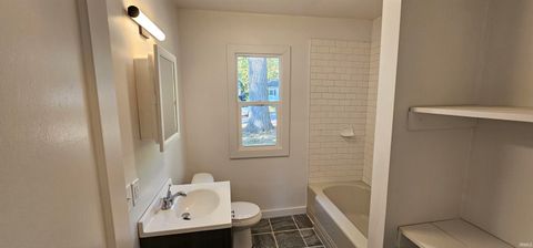 Tiny photo for 4423 Bowser Avenue, Fort Wayne, IN 46806 (MLS # 202541248)