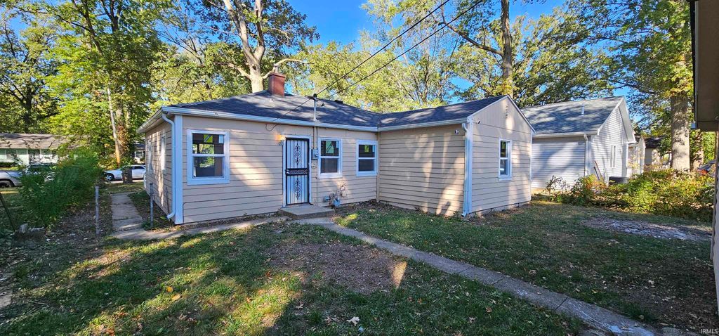 Photo of 4423 Bowser Avenue, Fort Wayne, IN 46806 (MLS # 202541248)