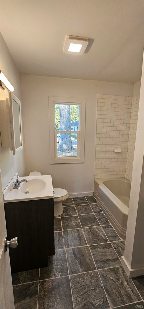 Tiny photo for 4423 Bowser Avenue, Fort Wayne, IN 46806 (MLS # 202541248)