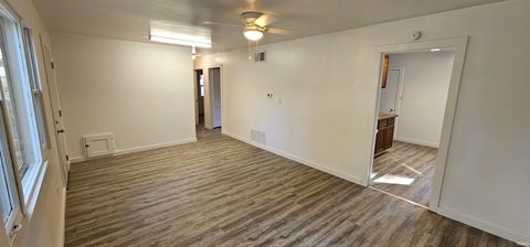 Tiny photo for 4423 Bowser Avenue, Fort Wayne, IN 46806 (MLS # 202541248)