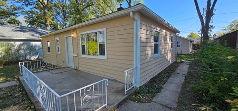 Tiny photo for 4423 Bowser Avenue, Fort Wayne, IN 46806 (MLS # 202541248)
