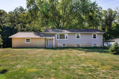 Photo of 6705 Jeffry Lane, Lafayette, IN 47905 (MLS # 202539632)