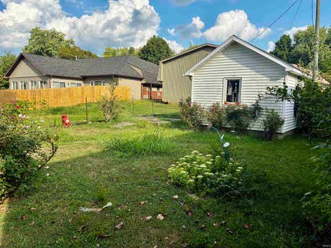 Tiny photo for 47 E 15th Street, Vincennes, IN 47591 (MLS # 202635096)