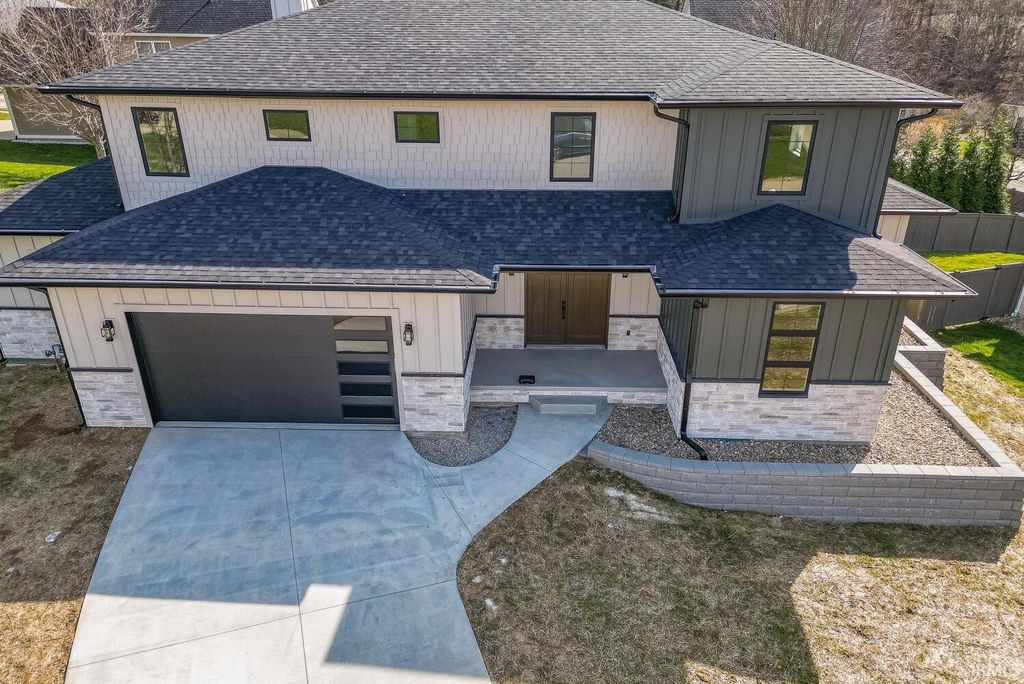 Photo of 1539 S Coleman Court, Bloomington, IN 47401 (MLS # 202611193)