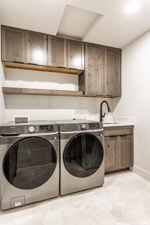 Tiny photo for 1539 S Coleman Court, Bloomington, IN 47401 (MLS # 202611193)