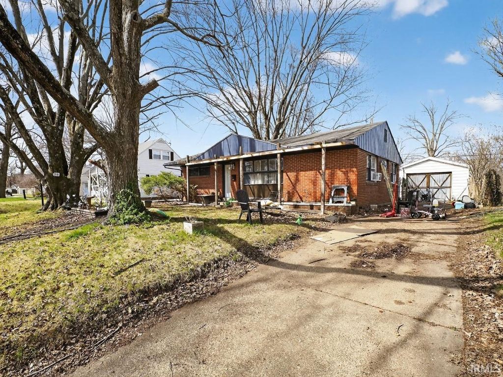 Photo of 5012 Helmuth Avenue, Evansville, IN 47715 (MLS # 202610229)