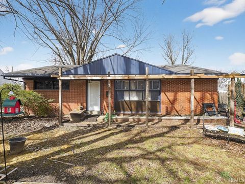 Photo of 5012 Helmuth Avenue, Evansville, IN 47715 (MLS # 202610229)