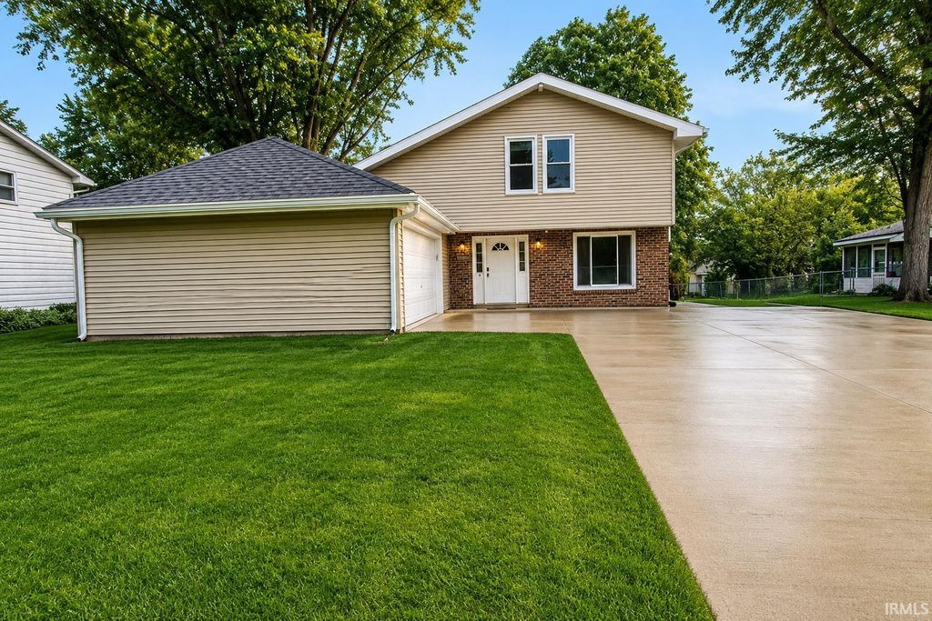 Photo of 1931 Sovereign Drive, Fort Wayne, IN 46815 (MLS # 202619550)
