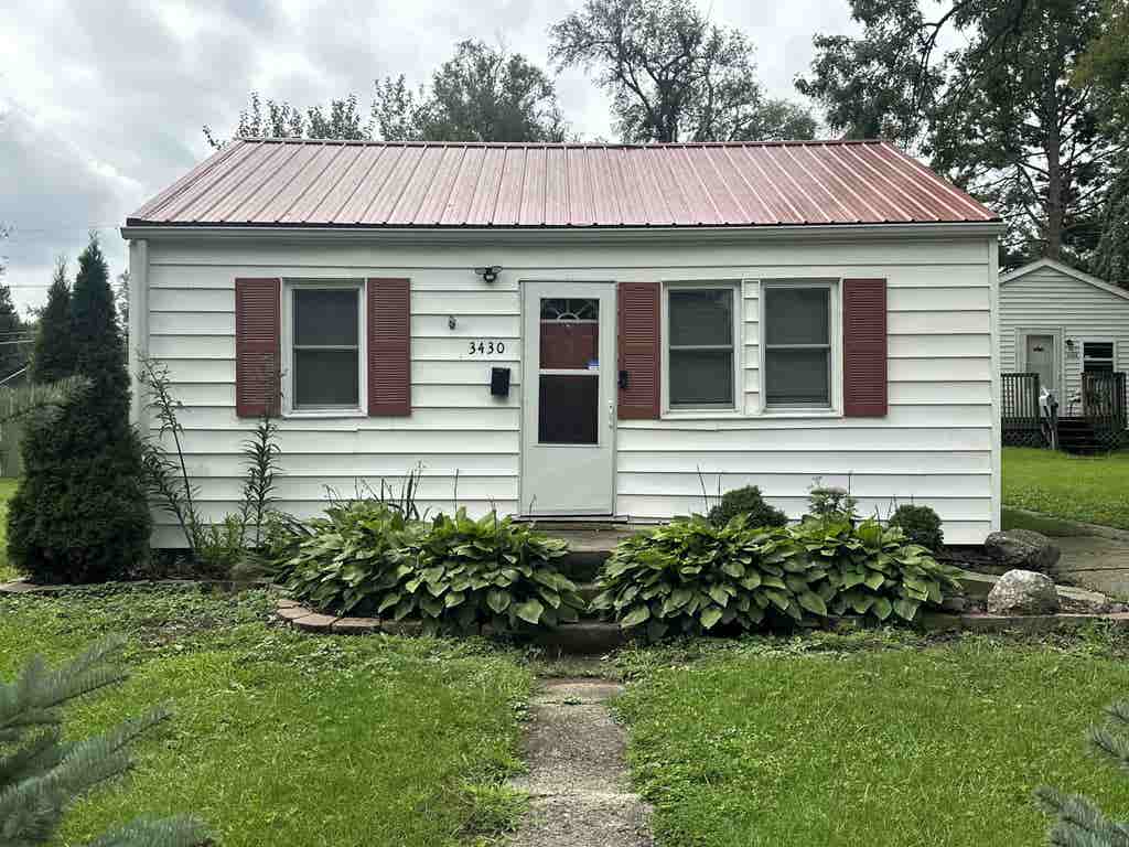Photo of 3430 Harvester Avenue, Fort Wayne, IN 46803 (MLS # 202633980)