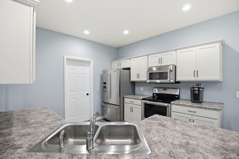 Tiny photo for 595 HIGHFIELDS Cove, Fort Wayne, IN 46845 (MLS # 202615467)