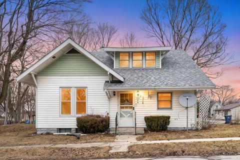 Photo of 110 N Main Street, Macy, IN 46951 (MLS # 202605523)