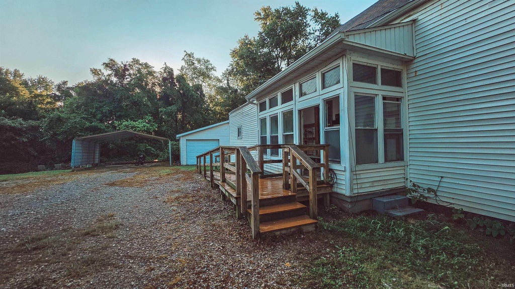 Photo of 4001 Kratzville Road, Evansville, IN 47710 (MLS # 202635830)