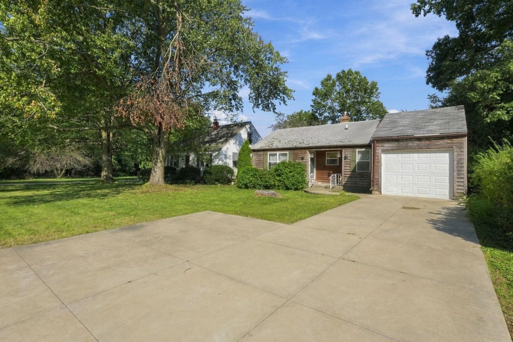 Photo of 19737 Gilmer Street, South Bend, IN 46614 (MLS # 202639573)