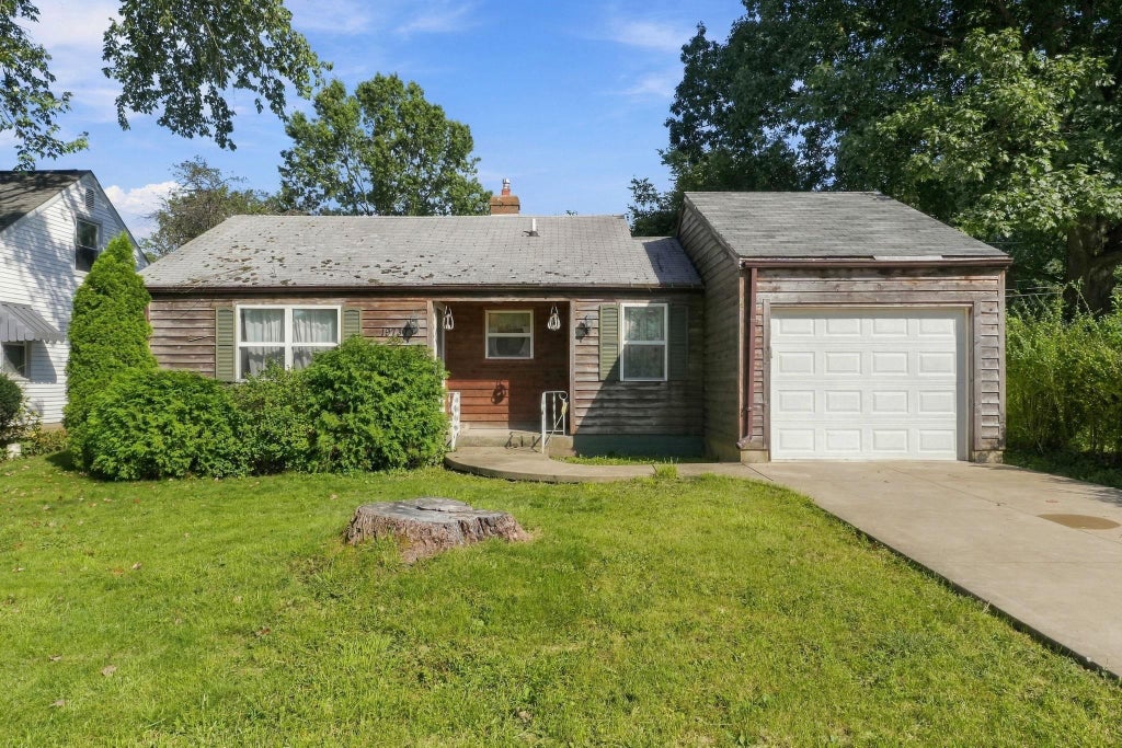 Photo of 19737 Gilmer Street, South Bend, IN 46614 (MLS # 202639573)