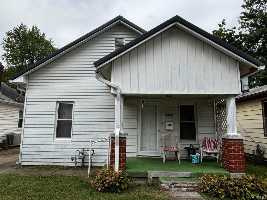 Photo of 1315 Lodge Avenue, Evansville, IN 47714 (MLS # 202639876)