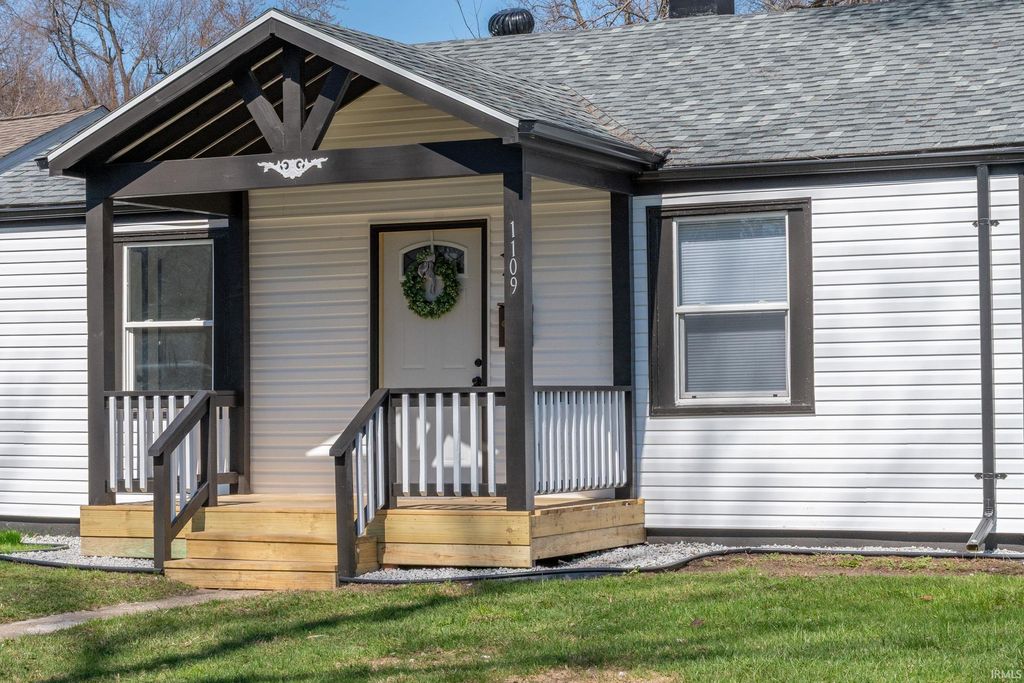 Photo of 1109 Beale Street, South Bend, IN 46616 (MLS # 202609304)