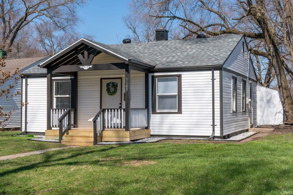 Photo of 1109 Beale Street, South Bend, IN 46616 (MLS # 202609304)