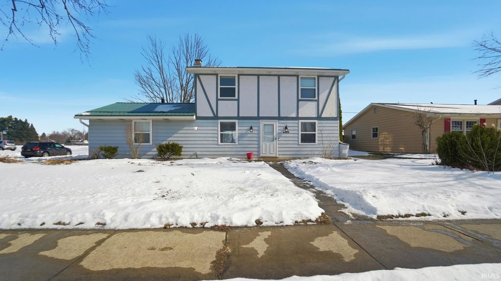 Photo of 3634 Colorado Court, Fort Wayne, IN 46815 (MLS # 202604313)