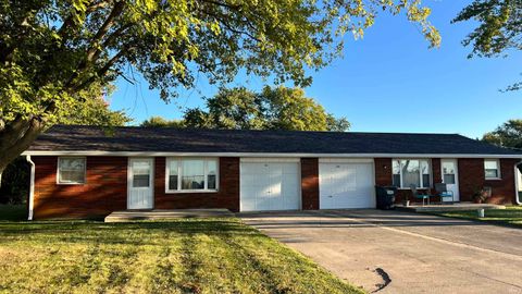Photo of 300-302 W CR 450 North Road, Muncie, IN 47303 (MLS # 202540810)