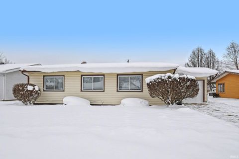 Photo of 733 Sylvan Lane, South Bend, IN 46619 (MLS # 202606113)