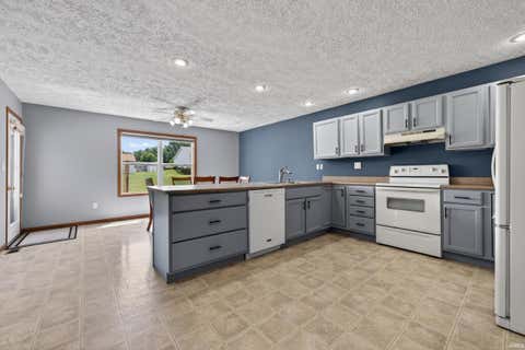 Tiny photo for 302 Hampshire Drive, Logansport, IN 46947 (MLS # 202623462)