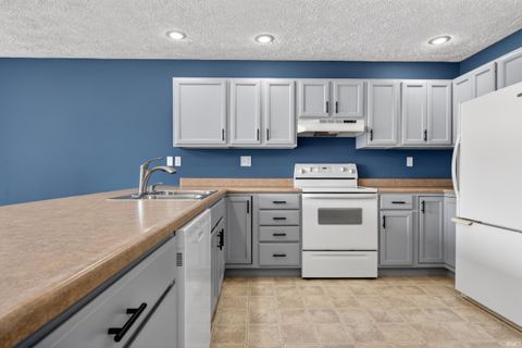 Tiny photo for 302 Hampshire Drive, Logansport, IN 46947 (MLS # 202623462)