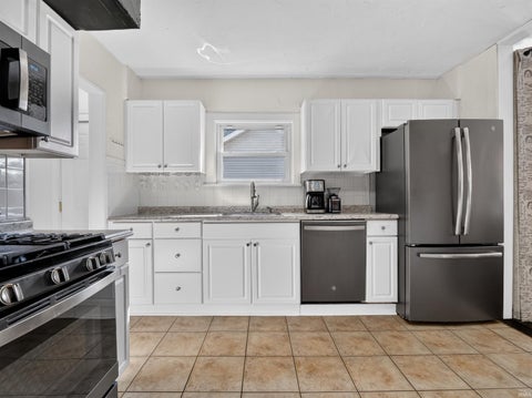 Tiny photo for 2013 Curdes Avenue, Fort Wayne, IN 46805 (MLS # 202637763)