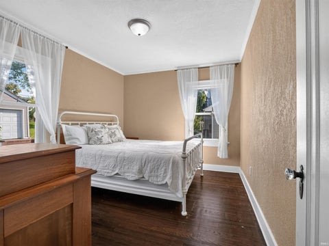 Tiny photo for 2013 Curdes Avenue, Fort Wayne, IN 46805 (MLS # 202637763)