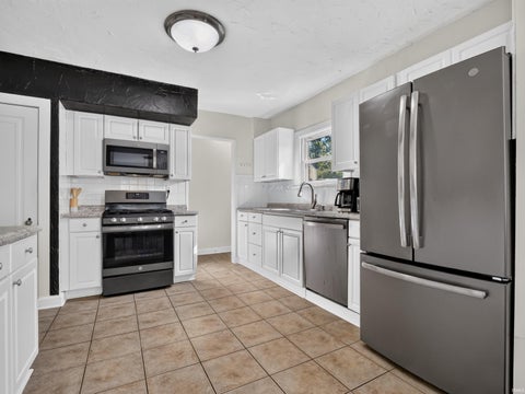 Tiny photo for 2013 Curdes Avenue, Fort Wayne, IN 46805 (MLS # 202637763)