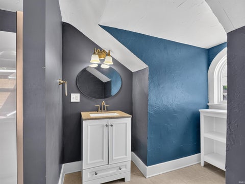 Tiny photo for 2013 Curdes Avenue, Fort Wayne, IN 46805 (MLS # 202637763)