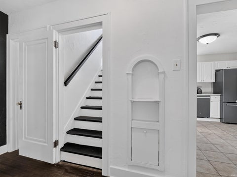 Tiny photo for 2013 Curdes Avenue, Fort Wayne, IN 46805 (MLS # 202637763)