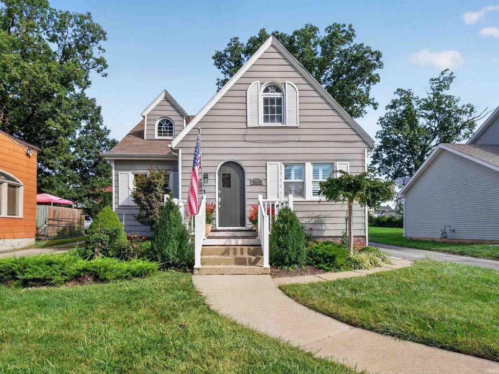 Photo of 2013 Curdes Avenue, Fort Wayne, IN 46805 (MLS # 202637763)