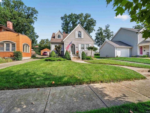 Tiny photo for 2013 Curdes Avenue, Fort Wayne, IN 46805 (MLS # 202637763)