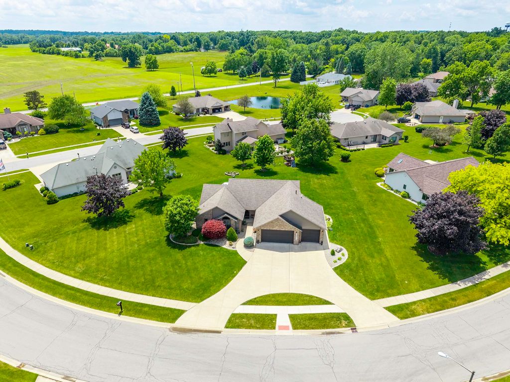 Photo of 595 N Easton Dr DR, Angola, IN 46703 (MLS # 202622607)