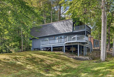 Photo of 8002 N Lakeview Drive, Unionville, IN 47468 (MLS # 202540532)