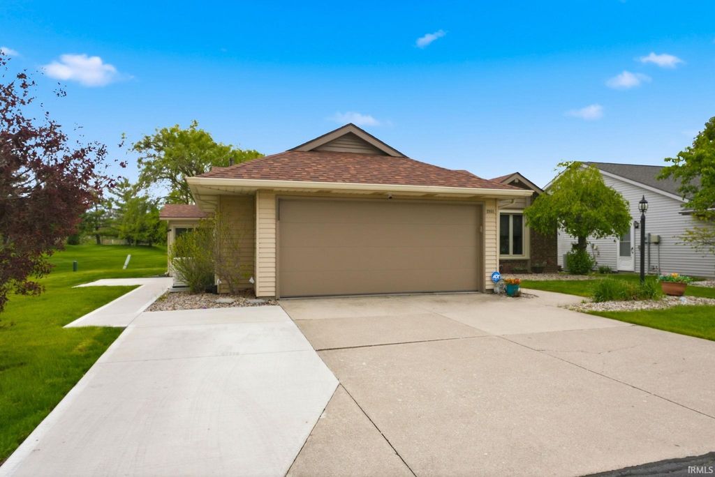 Photo of 2931 Wood Knoll Lane, Fort Wayne, IN 46804 (MLS # 202616424)