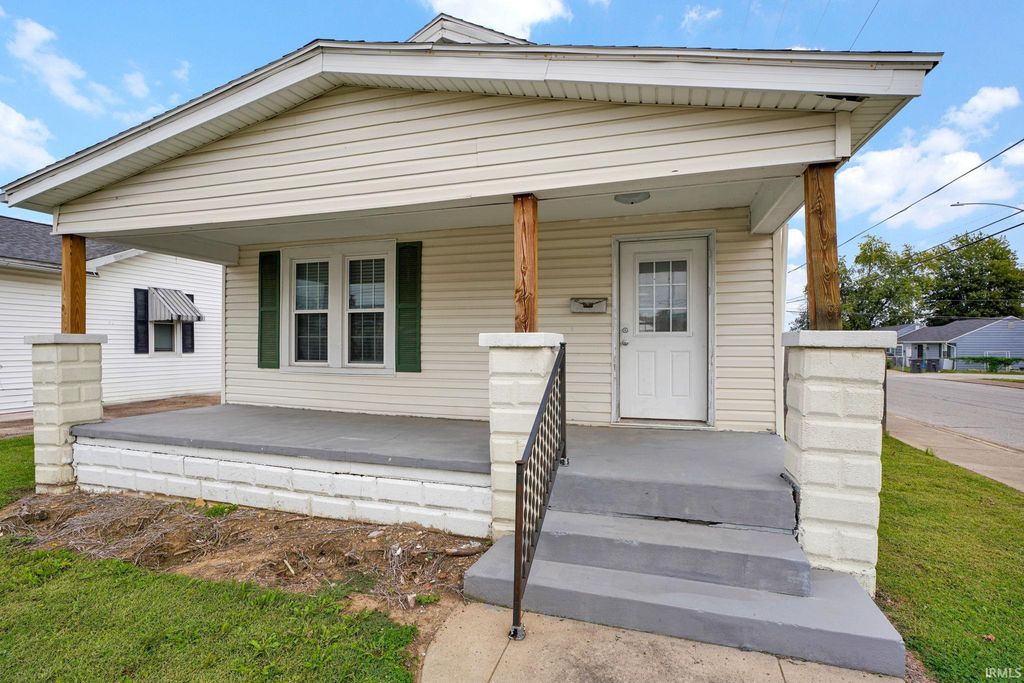 Photo of 2501 N Lafayette Avenue, Evansville, IN 47711 (MLS # 202541985)