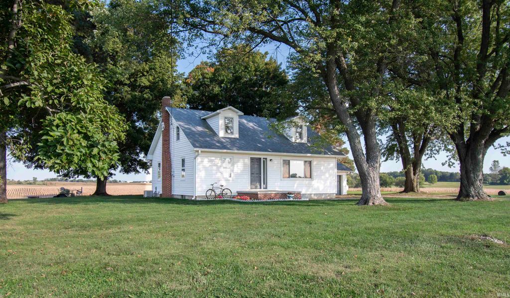 Photo of 2106 Wayne Center Road, Kendallville, IN 46755 (MLS # 202540483)