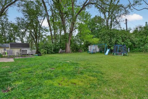 Tiny photo for 420 Coles Street, Logansport, IN 46947 (MLS # 202615670)