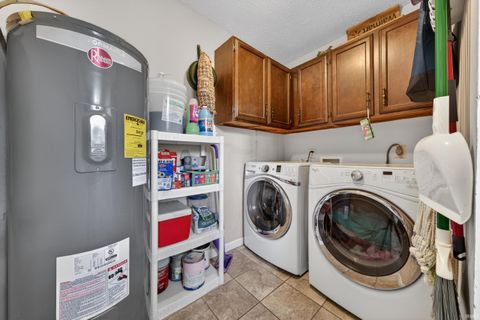 Tiny photo for 420 Coles Street, Logansport, IN 46947 (MLS # 202615670)