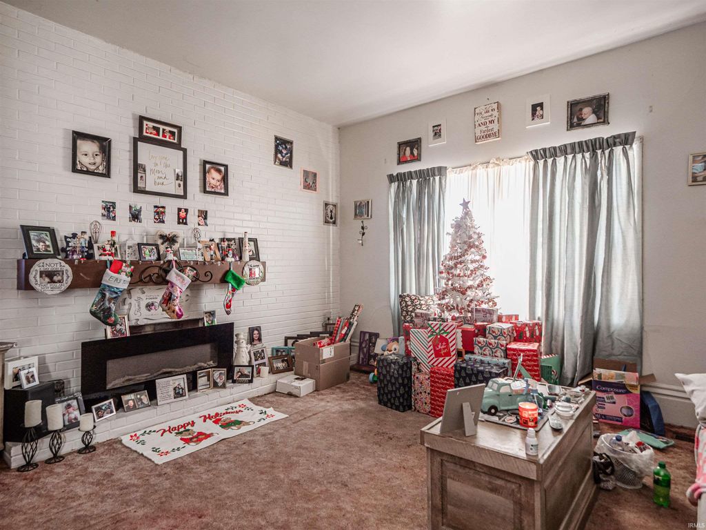 Photo of 703 Main Street, Mount Vernon, IN 47620 (MLS # 202601536)