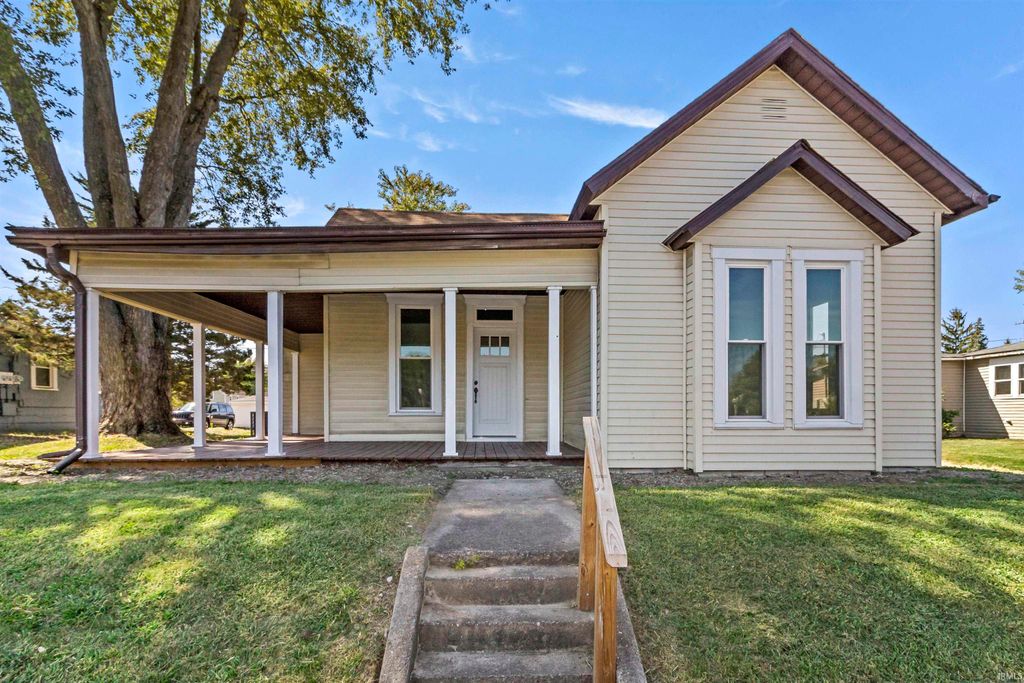 Photo of 709 N Walnut Street, Hartford City, IN 47348 (MLS # 202539033)