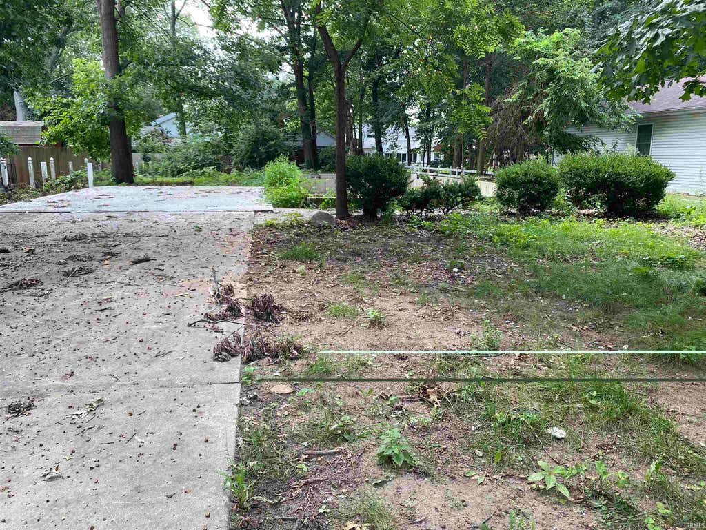 Photo of 1711 Kohlhaas Avenue #14, Elkhart, IN 46514 (MLS # 202634314)