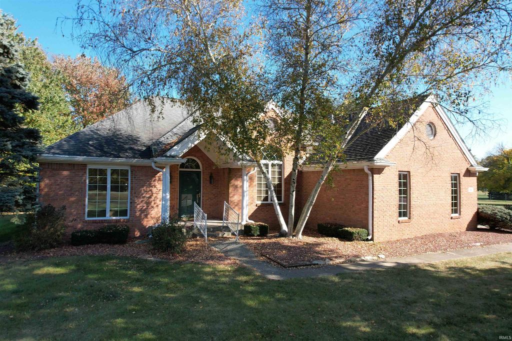 Photo of 97 N Sugar Cliff Drive, Crawfordsville, IN 47933 (MLS # 202610482)