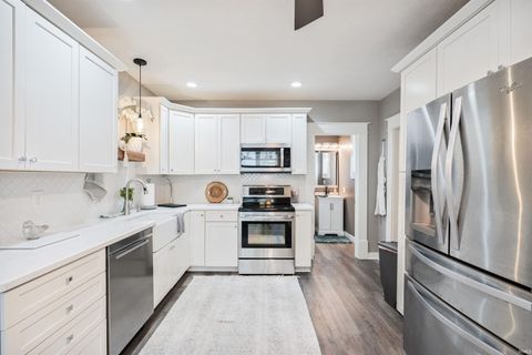 Tiny photo for 804 E Sycamore Street, Kokomo, IN 46901 (MLS # 202608556)